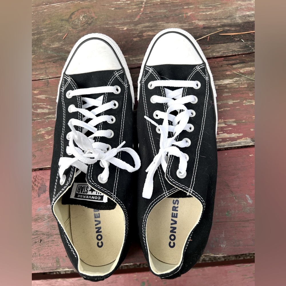 Converse Size 12 in men’s Shoes Black & White